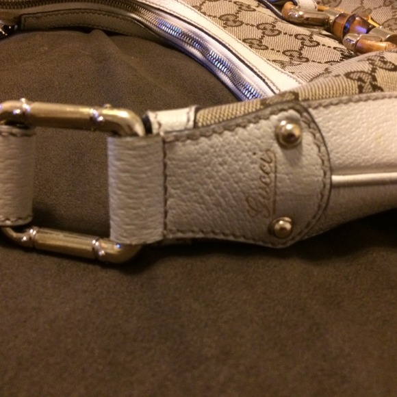 ❗️SOLD❗️💯 Authentic Gucci hobo - Picture 3 of 4