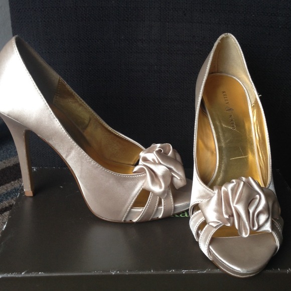 🔴Metallic Kelly & Katie Heels. - Picture 2 of 4