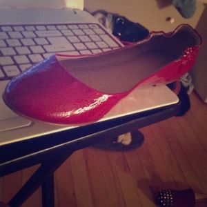 Red shiny flats