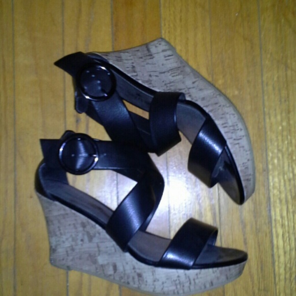 *SOLD ON VINTED* Black strapped wedges