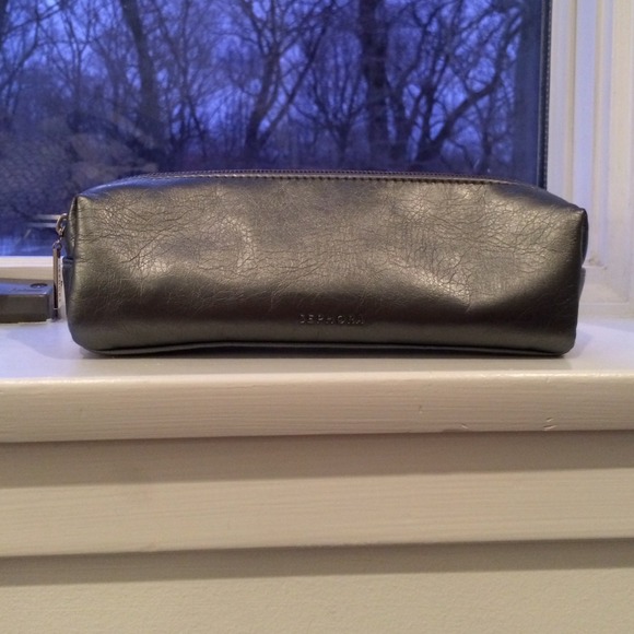 Sephora metallic pouch. Bundle for 5!