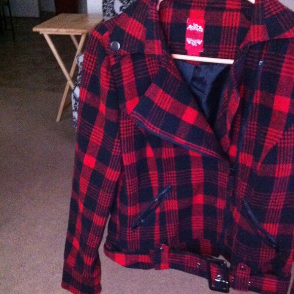 Coat. - Picture 2 of 3