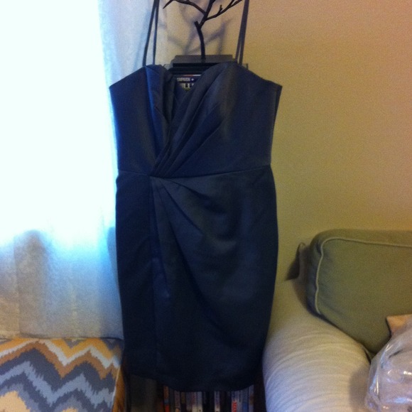 Peuter colored dress. - Picture 2 of 4