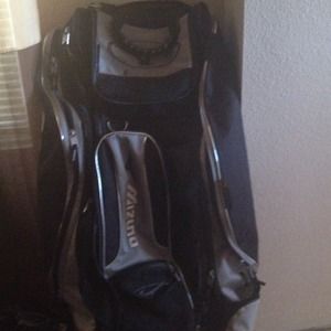 Batbag with wheels,can holdup to7 bats lost space