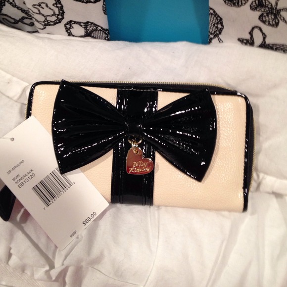 Sold! - Picture 4 of 4