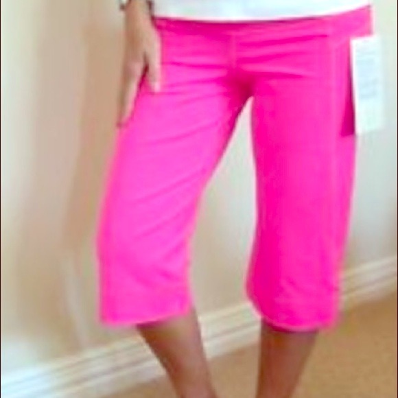 Raspberry Lululemon crop yoga pants! Brand new
