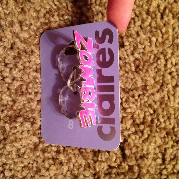Claire's Jewelry - 🎊SALE🎊Zombie ring