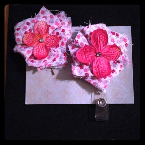 Name badge holder and matching hair accessory. - Picture 1 of 2