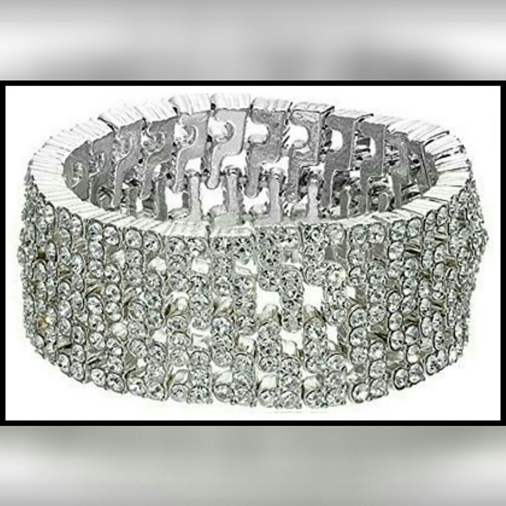 ANNE KLEIN BRACELET~  CRYSTAL SILVERTONE~NEW~🎁🎄Christmas Present🎄🎁