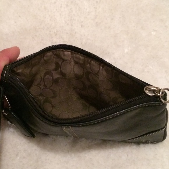 Coach wristlet - Picture 3 of 3