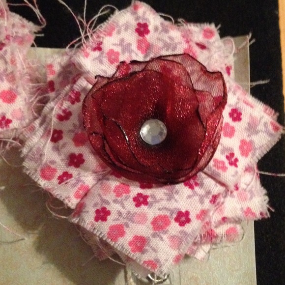 Name badge holder and matching hair accessory. - Picture 2 of 2