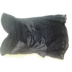 A black strapless detailed tube top.