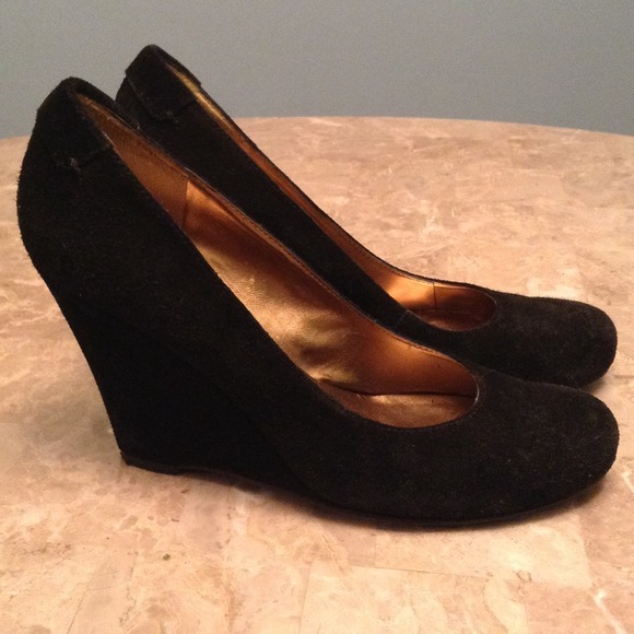 Nine West Black Suede Circle Toe Wedge