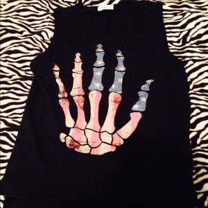 💀 American Flag skeleton hand shirt! 💀