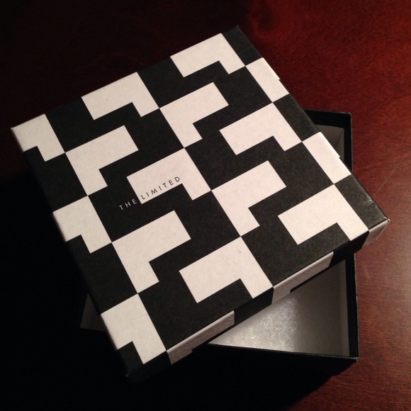 🎉🎉HOST PICK 03/30🎉🎉 Earrings from the limited. - Picture 3 of 3