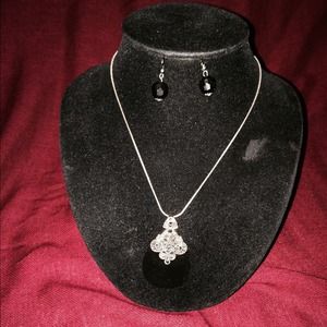 Necklace w. Earrings