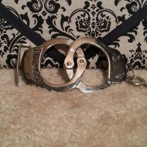 Belt Buckle Handcuffs So-Cal