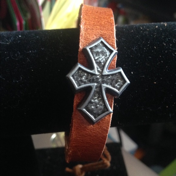 New Brwn leather with silver metal accented cross