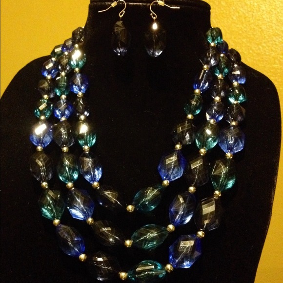 NWOT 3 Layer Beaded Necklace Set - Picture 2 of 4