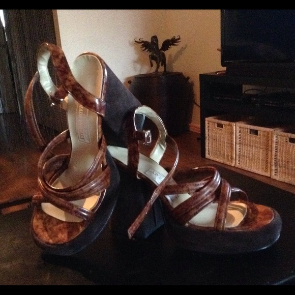 Unique sandal