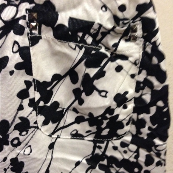 Floral Tank - Picture 4 of 4