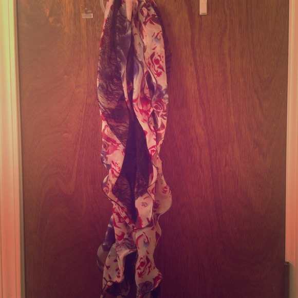🌺NWT! Floral&black lace scarf. From Maurice's. 💗