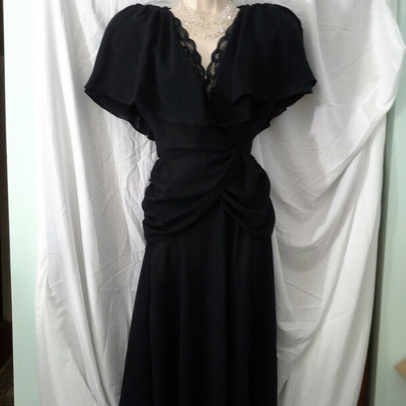 ★★REDUCED!!AGAIN!!★★Pretty Black Dress