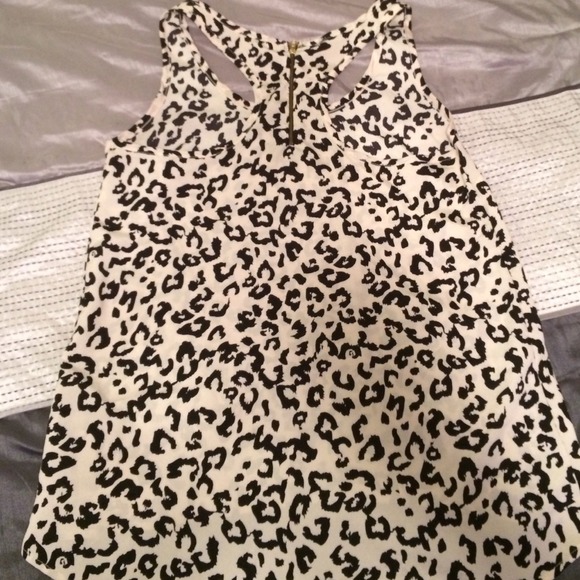 🚫SOLD🚫Cheetah print high-low racerback shirt❤️ - Picture 2 of 2