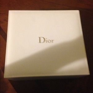 ⬇️️ Authentic Dior box size 9wx8h