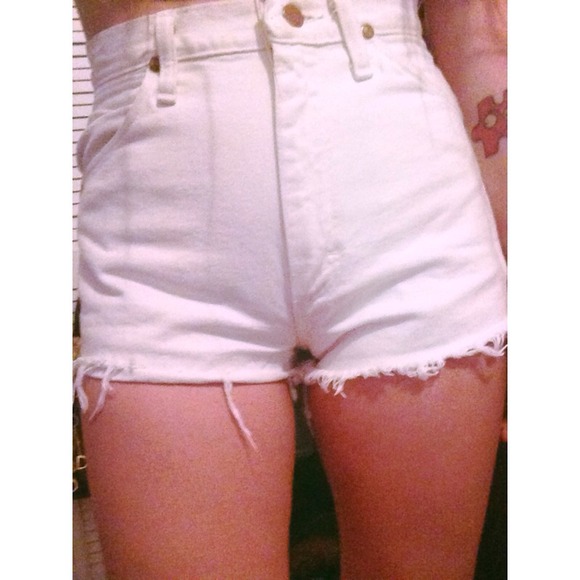 White cut off wrangler high waist shorts