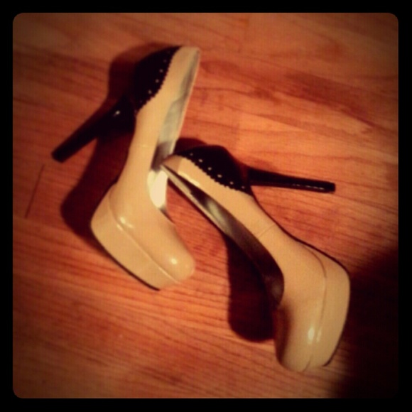 Candie's Shoes - ~SOLD~Nude pumps