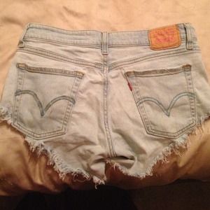 Levi shorts daisy dukes