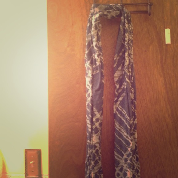 Aeropostale scarf. Worn once. Very light. 💙😊 - Picture 1 of 3