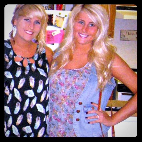 🎀 My twin sister's closet! 🎀