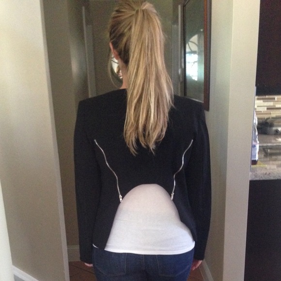 Chic Zippered Back Jacket - Picture 3 of 3