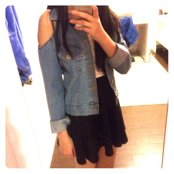❌SOLD❌Cold shoulder denim jacket