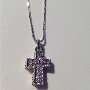 Cross pendent necklace