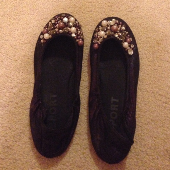 Report ballet flats
