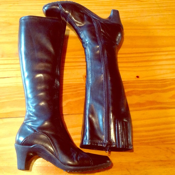 Nice COMFY stylish mid calf boot