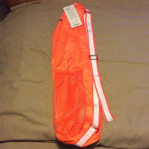 Lululemon Namaste Yoga Tote MESH .......