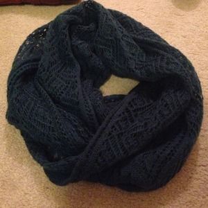 American Eagle hunter green scarf