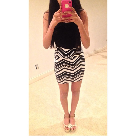 Charlotte Russe Dresses & Skirts - ▵▿ Black & white chevron body-con skirt ▵▿