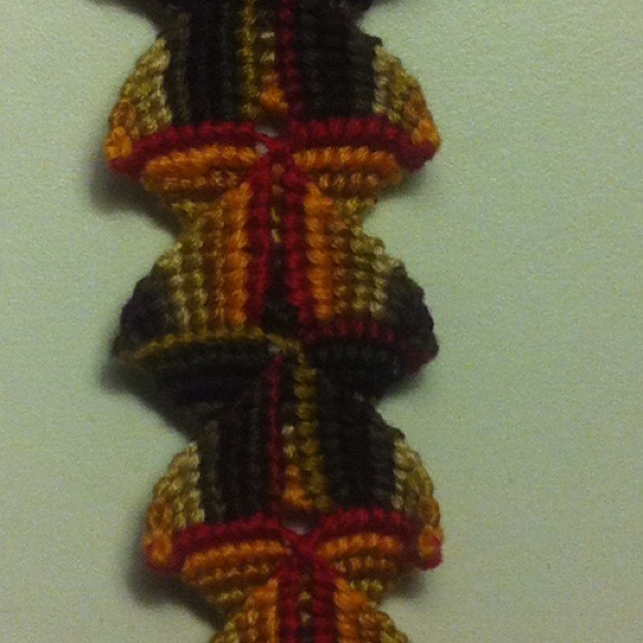 NEW! Boho Handmade friendship bracelet w/ button! - Picture 4 of 4