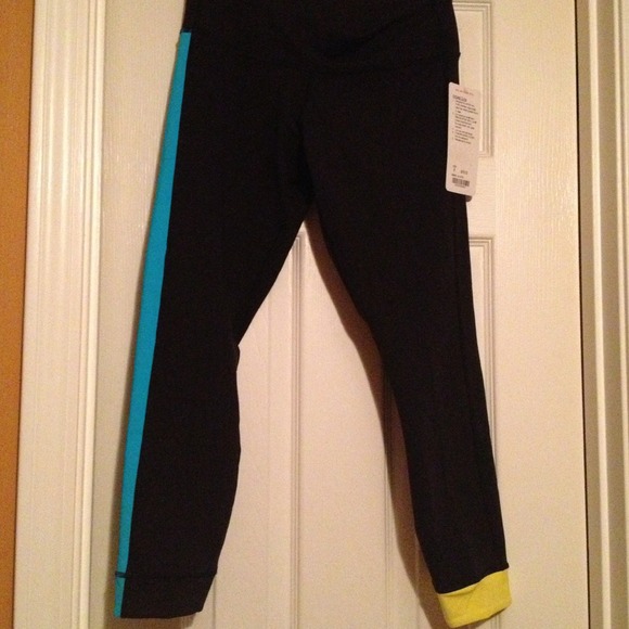 Lululemon amped crop size 8