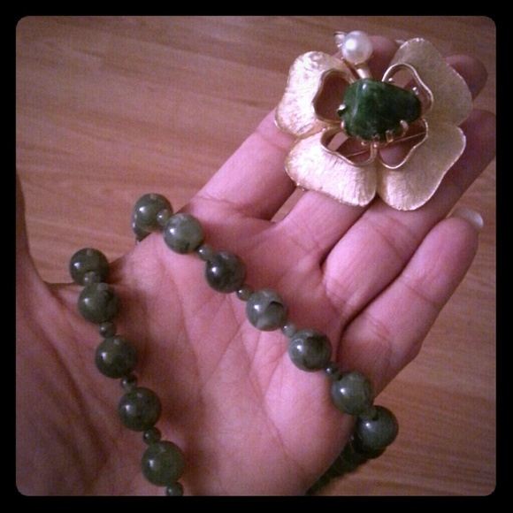 BUNDLE   Jade necklace with matching pin