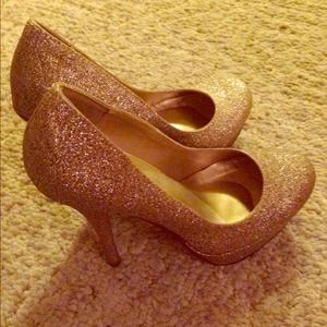 gold pumps