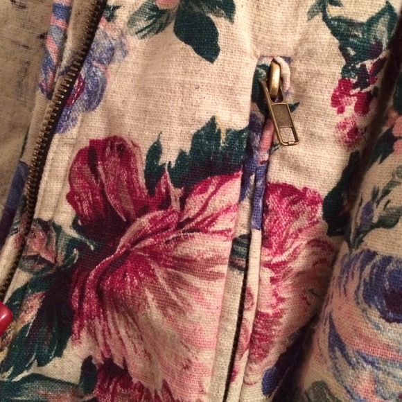 🎉PM EDITOR PICK🎉Brandy Melville Floral Jacket - Picture 3 of 3