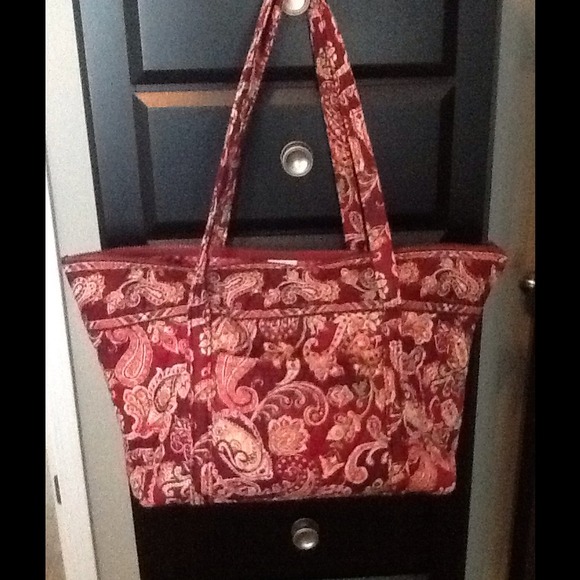 Vera Bradley "Miller" bag in picadilly plum ptrn.