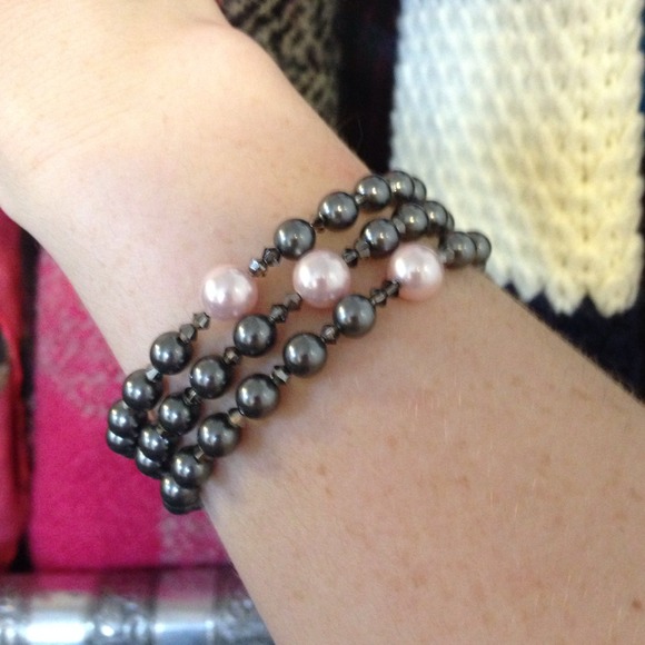 Gray breast cancer wrap around bracelet - Picture 4 of 4