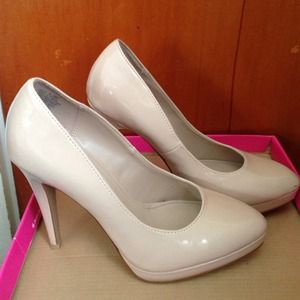 Nude Heels size 8